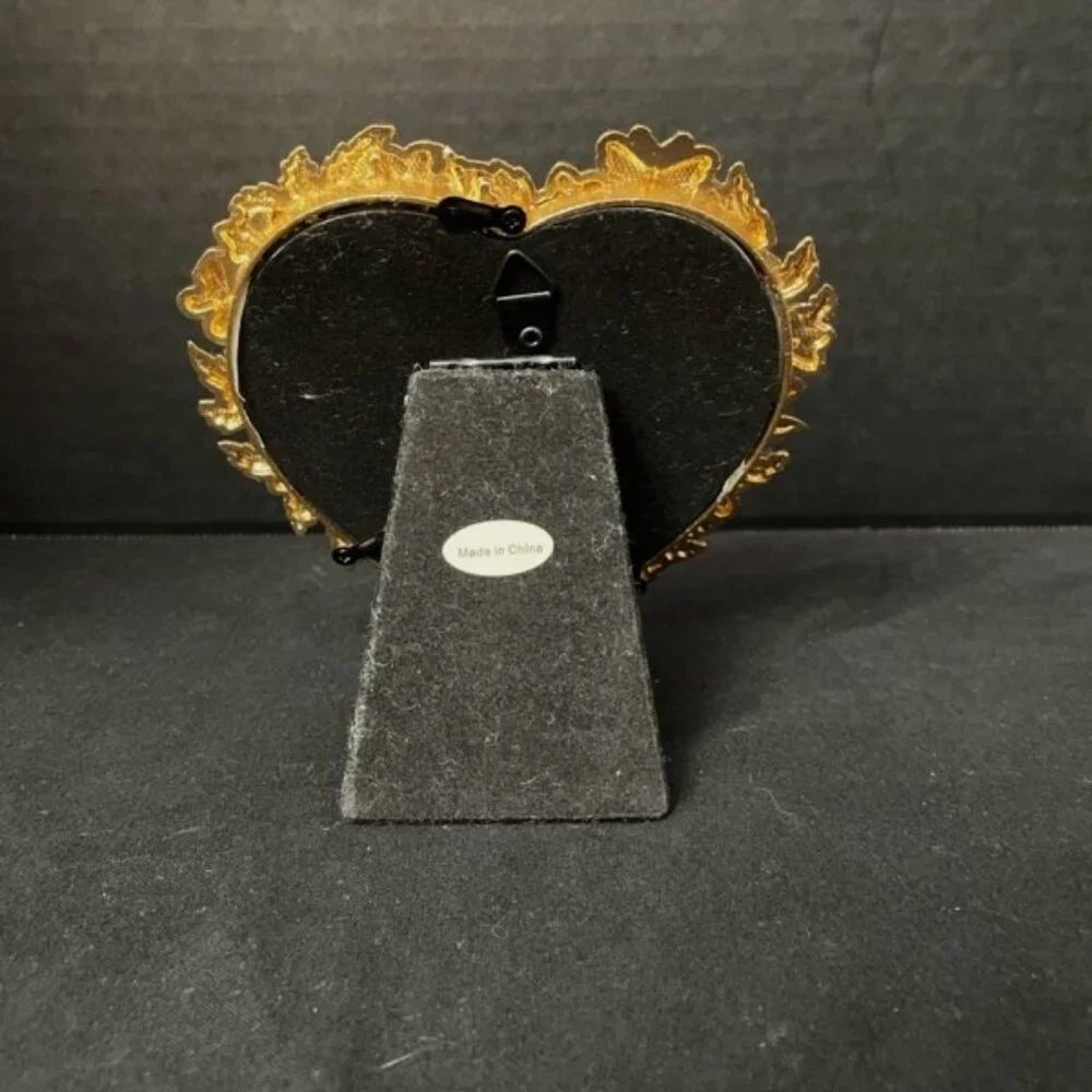 Beekman Home Picture Frame Heart Shaped Gold Butterflies White‎ Flowers